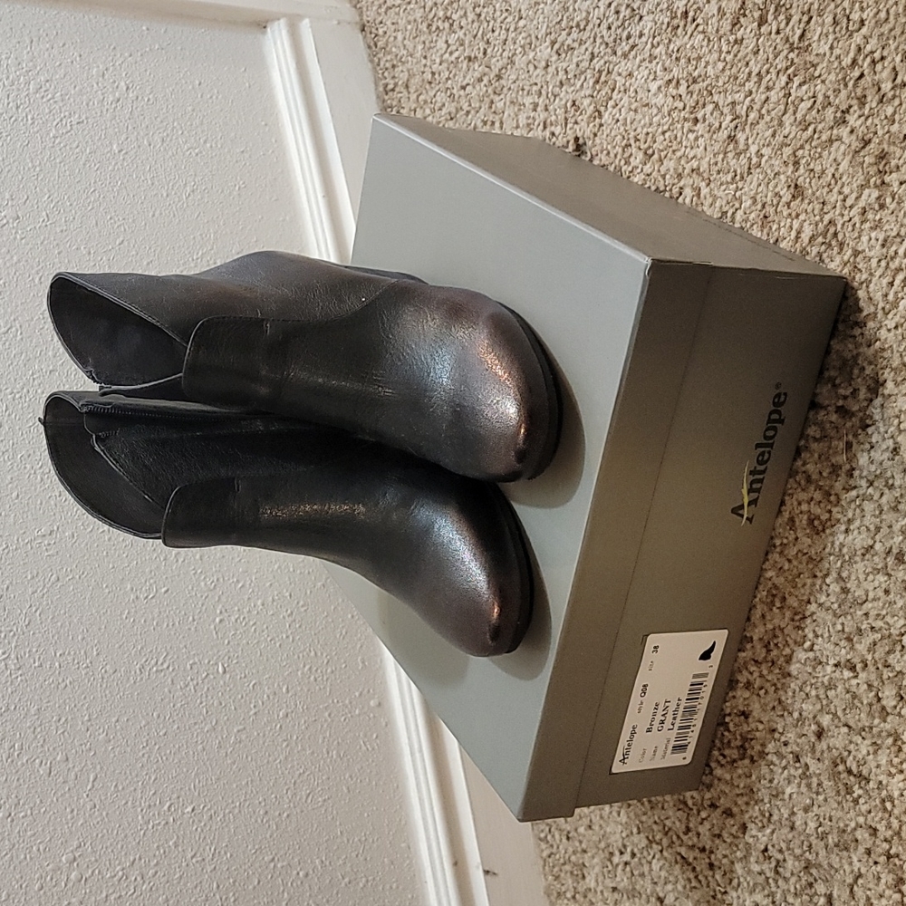Antelope bronze leather zip boots